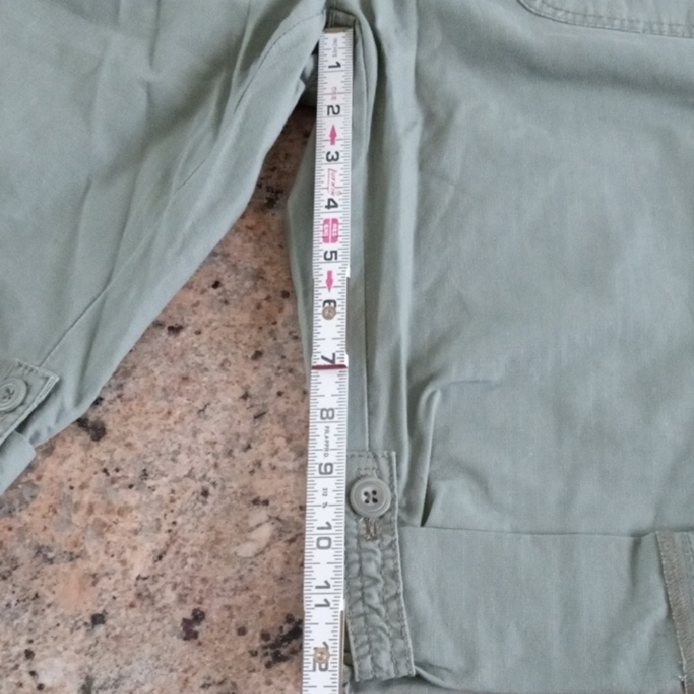 French Cuff Green Cargo Shorts/Capri Pants Casual Comfort. Size 6P - Picture 9 of 10